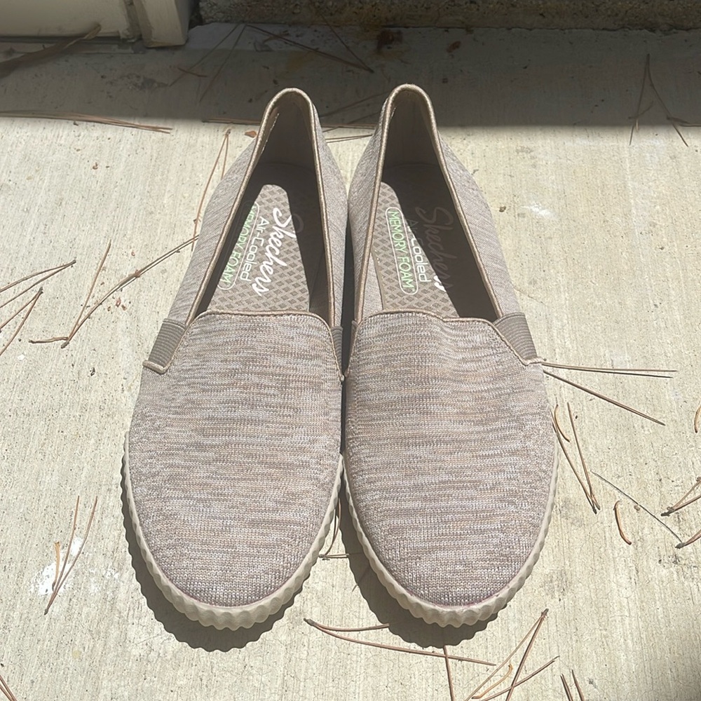 NEW Skechers air cooled memory foam flats, engineered knit fabric at upper body.